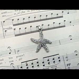 Silvertone Starfish Pendant